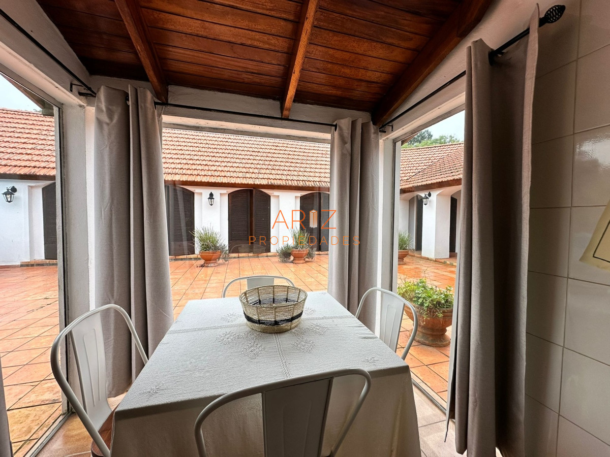 Casa ID.2022 - Vende casa de 4 dormitorios con piscina y gran parque en Golf, Punta del Este