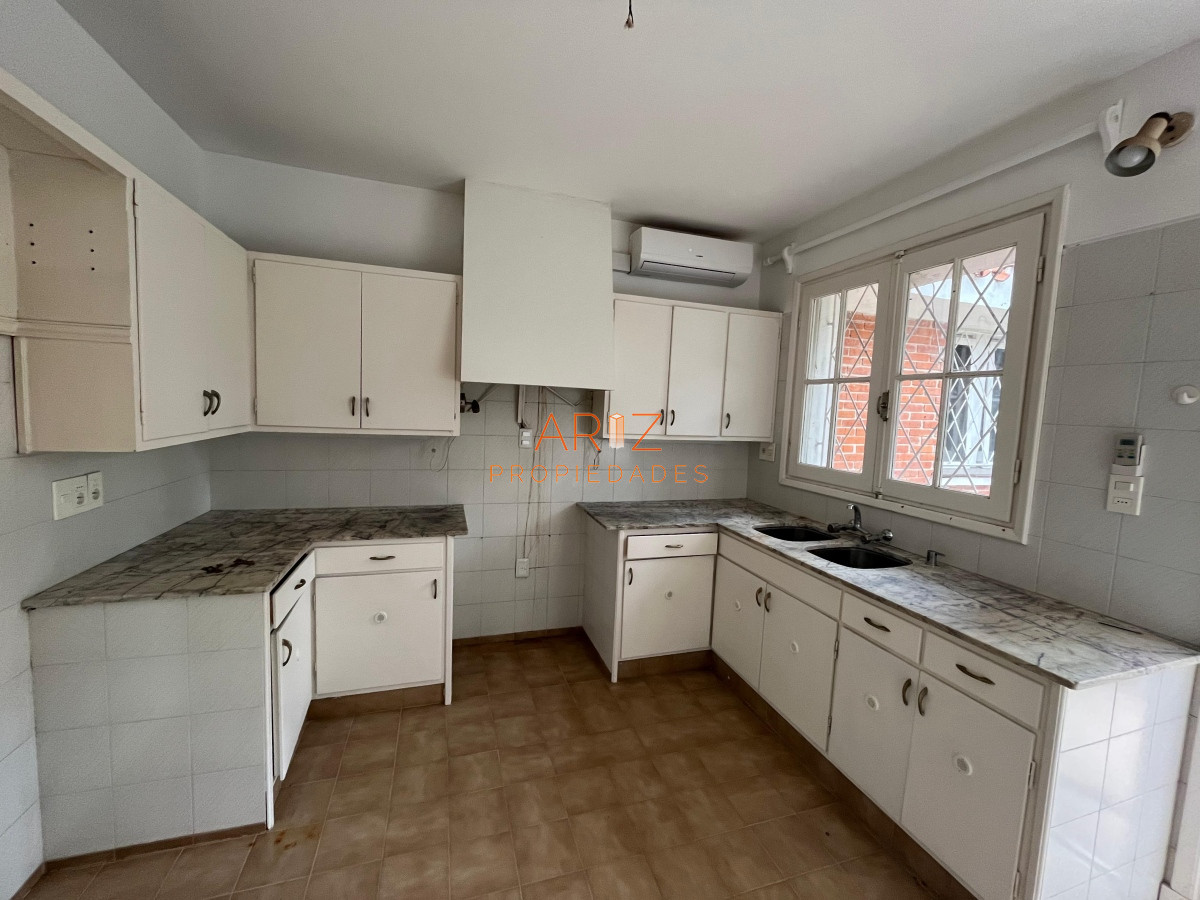 Casa ID.1628 - ALQUILER ANUAL Y VENTA Chalet de 3 dormitorios mas dependencia en zona residencial