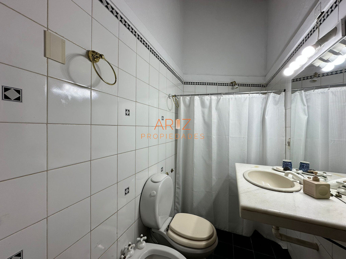 Casa ID.2022 - Vende casa de 4 dormitorios con piscina y gran parque en Golf, Punta del Este