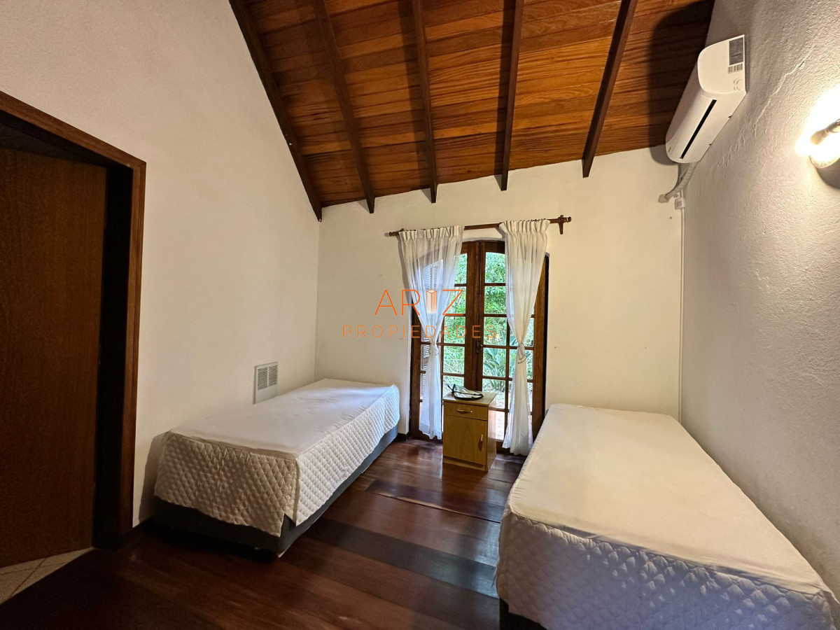 Casa ID.2022 - Vende casa de 4 dormitorios con piscina y gran parque en Golf, Punta del Este