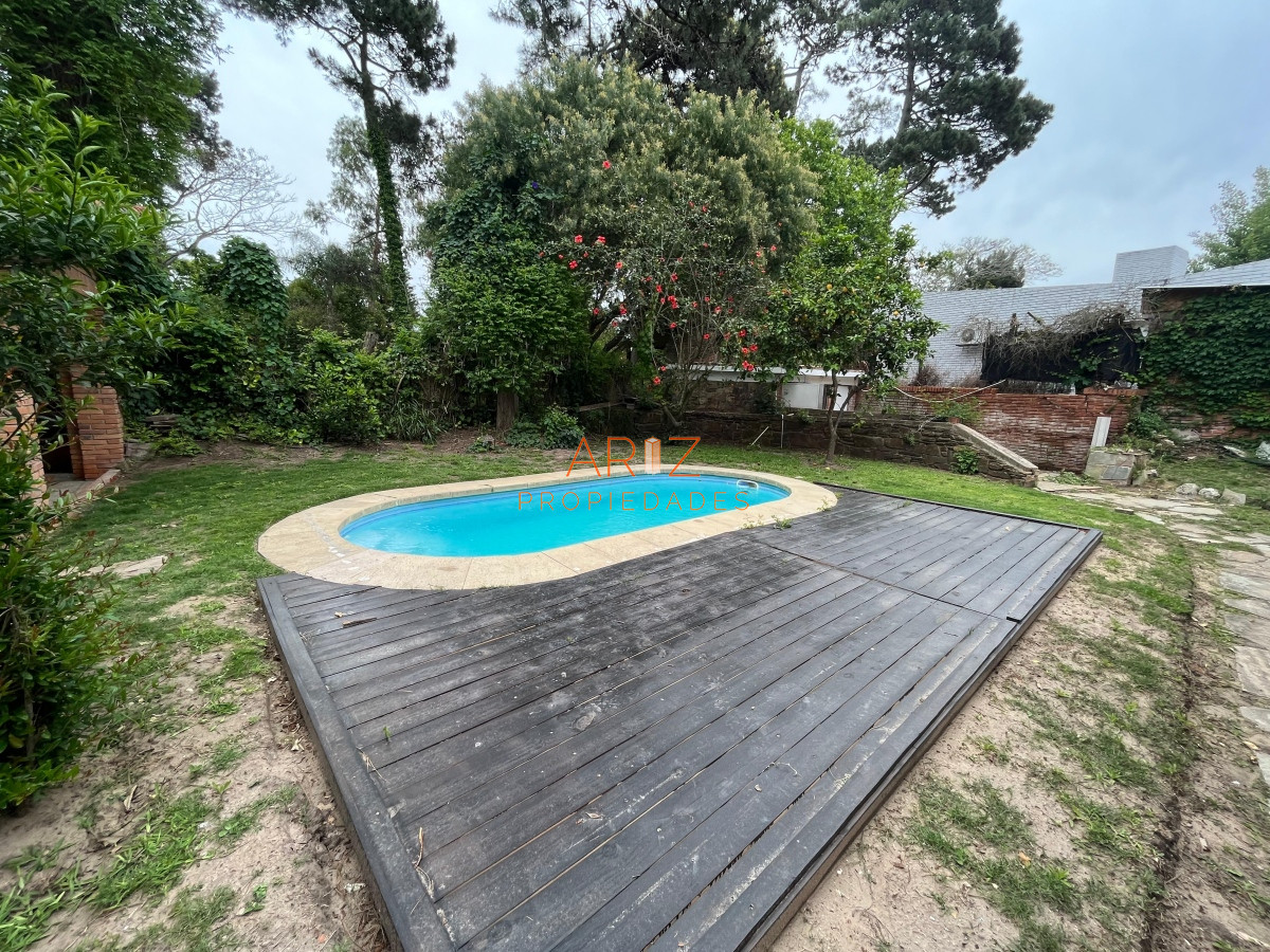 Casa ID.1628 - ALQUILER ANUAL Y VENTA Chalet de 3 dormitorios mas dependencia en zona residencial