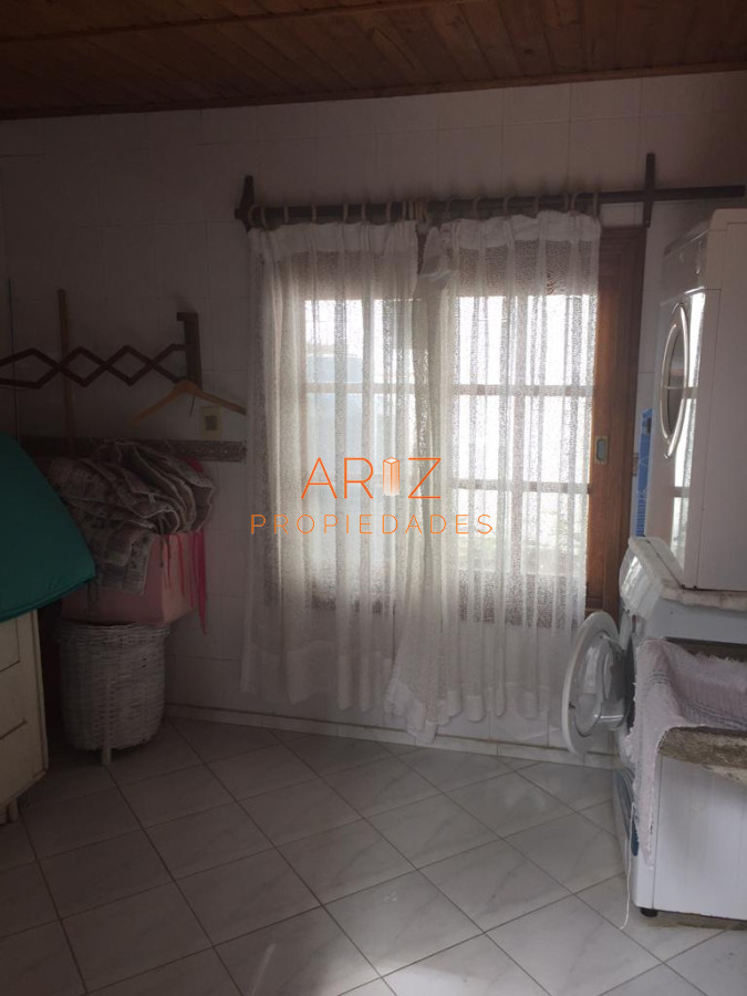 Casa ID.1940 - Excelente propiedad en venta en zona tranquila. 3 dormitorios.