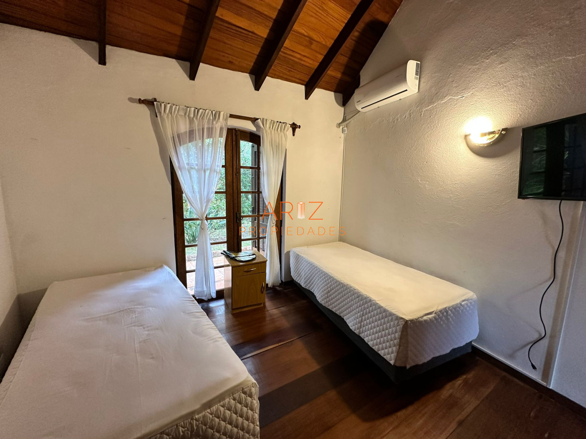 Casa ID.2022 - Vende casa de 4 dormitorios con piscina y gran parque en Golf, Punta del Este