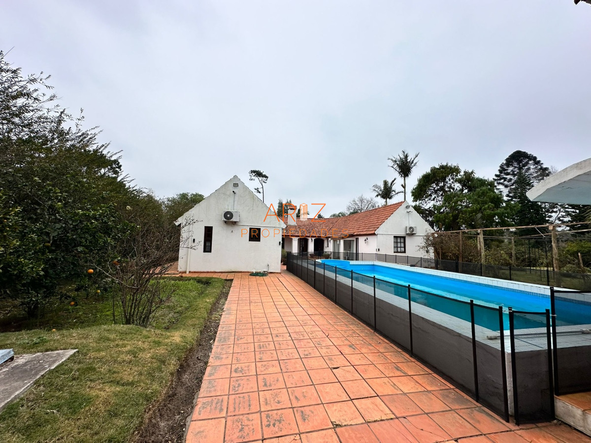 Casa ID.2022 - Vende casa de 4 dormitorios con piscina y gran parque en Golf, Punta del Este