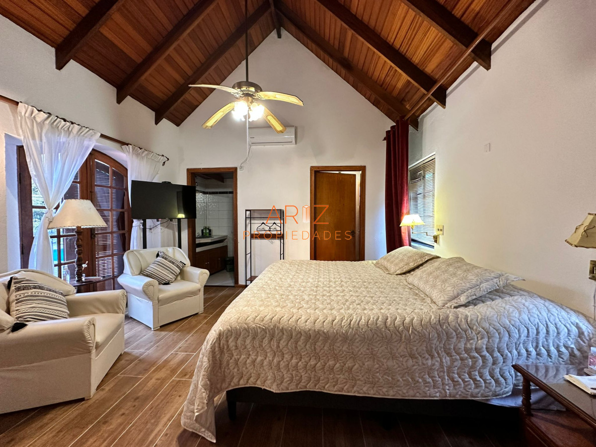 Casa ID.2022 - Vende casa de 4 dormitorios con piscina y gran parque en Golf, Punta del Este