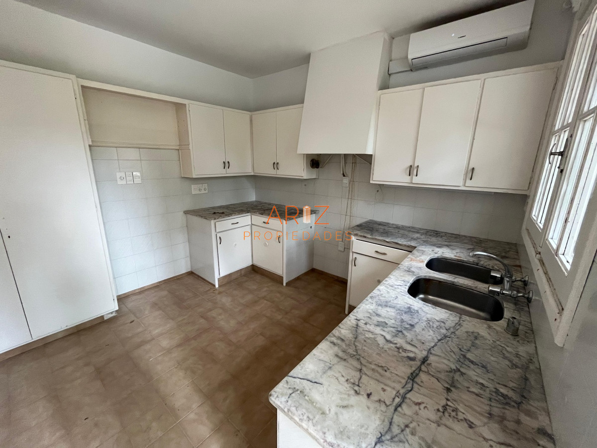 Casa ID.1628 - ALQUILER ANUAL Y VENTA Chalet de 3 dormitorios mas dependencia en zona residencial