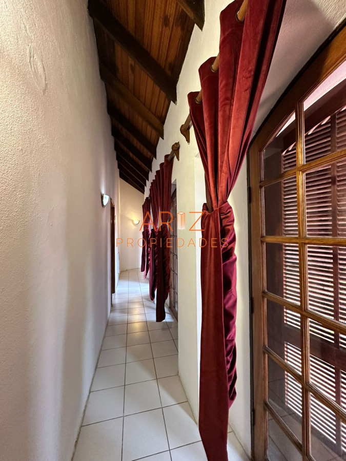 Casa ID.2022 - Vende casa de 4 dormitorios con piscina y gran parque en Golf, Punta del Este