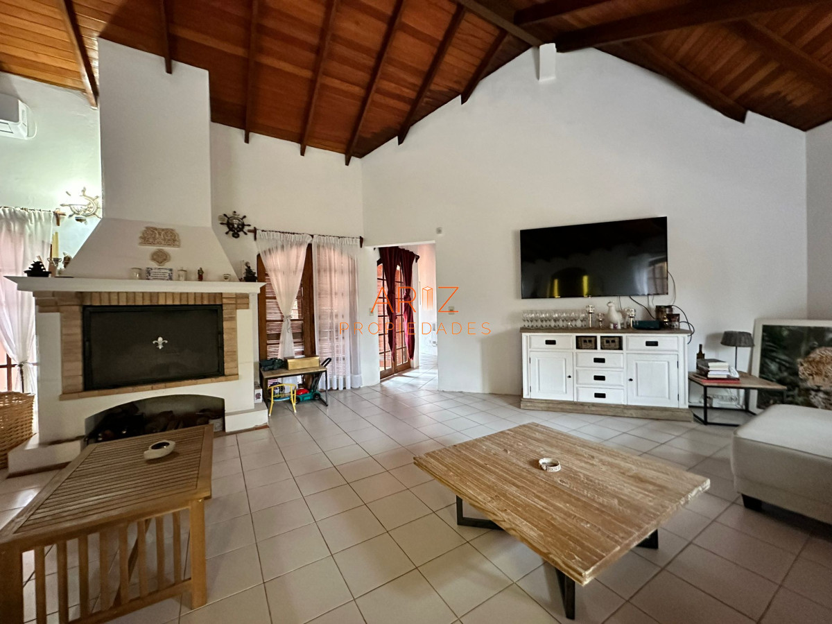 Casa ID.2022 - Vende casa de 4 dormitorios con piscina y gran parque en Golf, Punta del Este