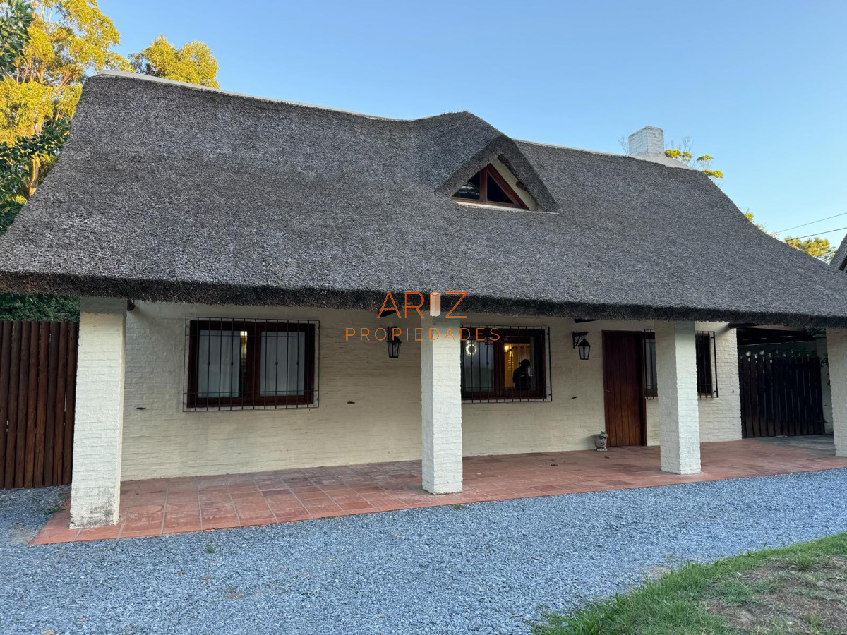 Casa ID.1857 - Vende casa de 3 dormitorios en Pinares, Punta del Este 