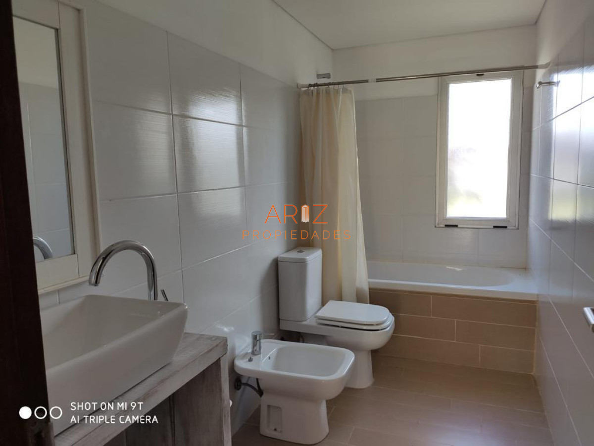 Casa ID.1665 - Casa a la venta en Chihuahua Punta del este 3 Dormitorios y Piscina