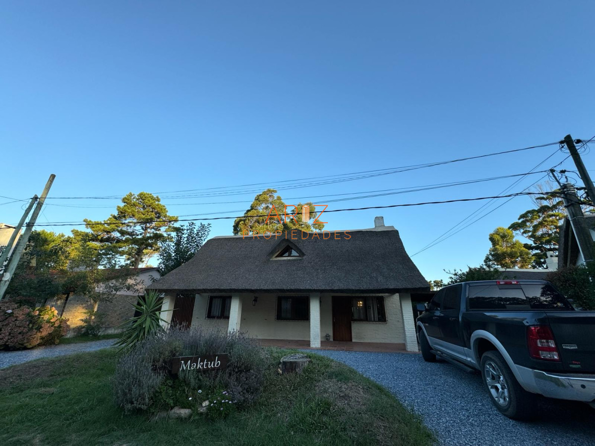 Casa ID.1857 - Vende casa de 3 dormitorios en Pinares, Punta del Este 