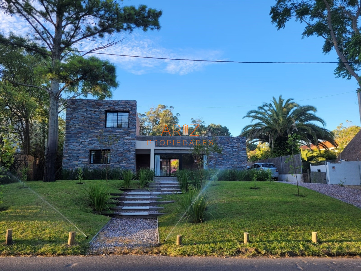 Casa ID.1861 - Casa de 3 dormitorios en Alquiler ANUAL en Playa Brava , Rincon del Indio , Punta del este 