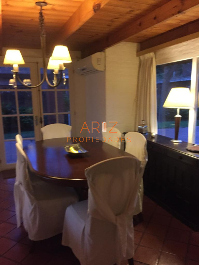 Casa ID.1940 - Excelente propiedad en venta en zona tranquila. 3 dormitorios.