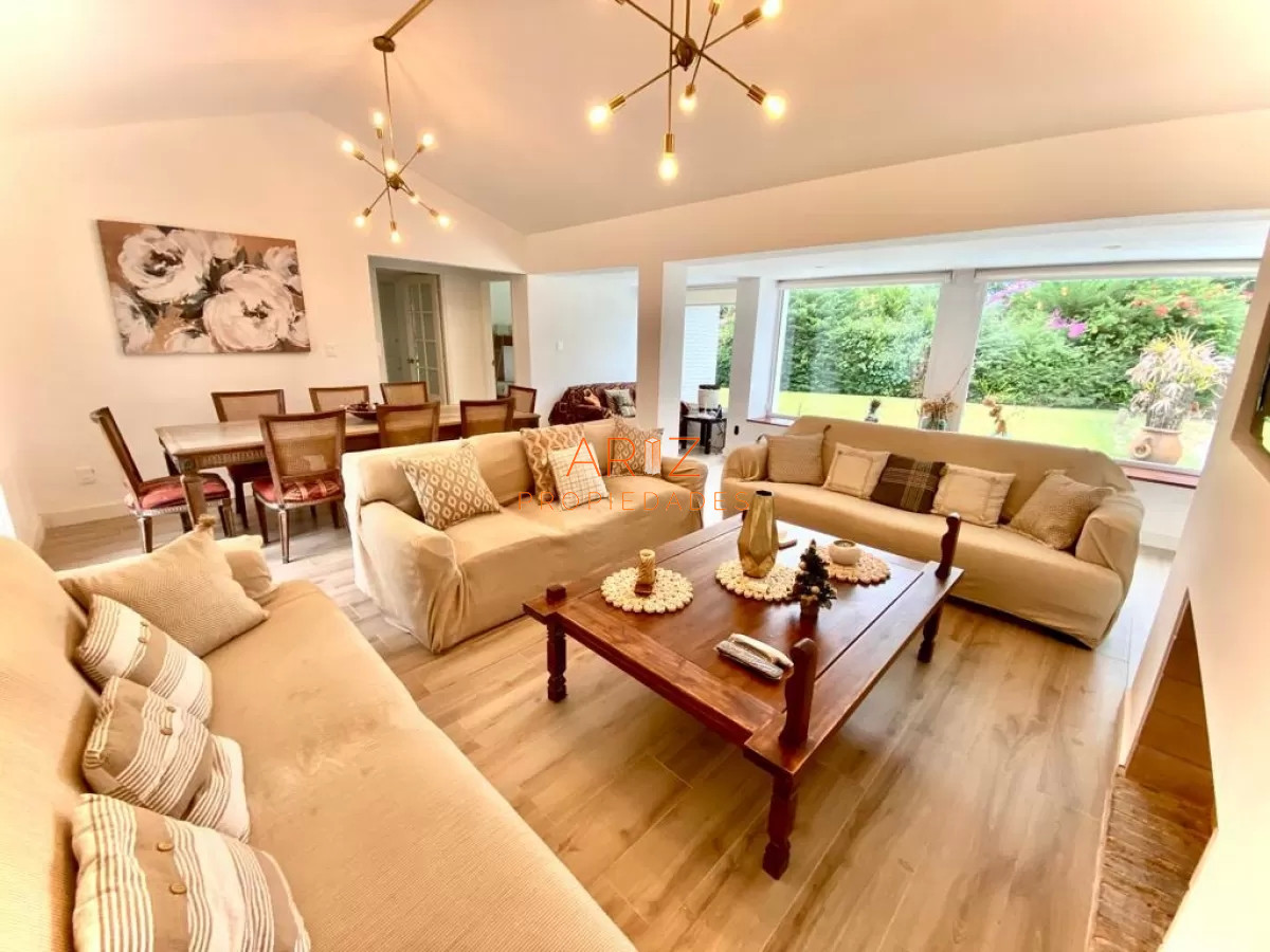 Casa ID.2060 - Casa en Alquiler verano temporada de 4 dormitorios en Playa Mansa , Punta del este , Maldonado 