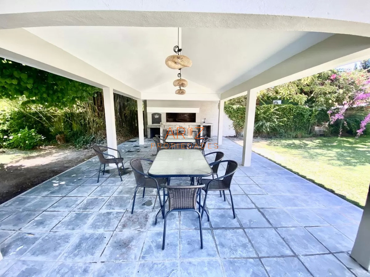 Casa ID.2060 - Casa en Alquiler verano temporada de 4 dormitorios en Playa Mansa , Punta del este , Maldonado 