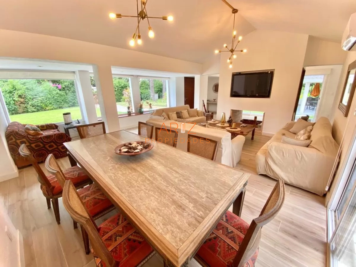 Casa ID.2060 - Casa en Alquiler verano temporada de 4 dormitorios en Playa Mansa , Punta del este , Maldonado 
