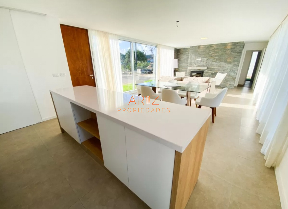 Casa ID.1932 - Venta Casa de 3 dormitorios y 3 Baños en Barrio Privado Punta del Este
