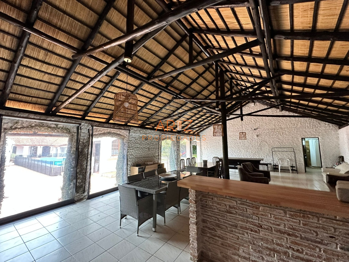 Casa ID.2022 - Vende casa de 4 dormitorios con piscina y gran parque en Golf, Punta del Este