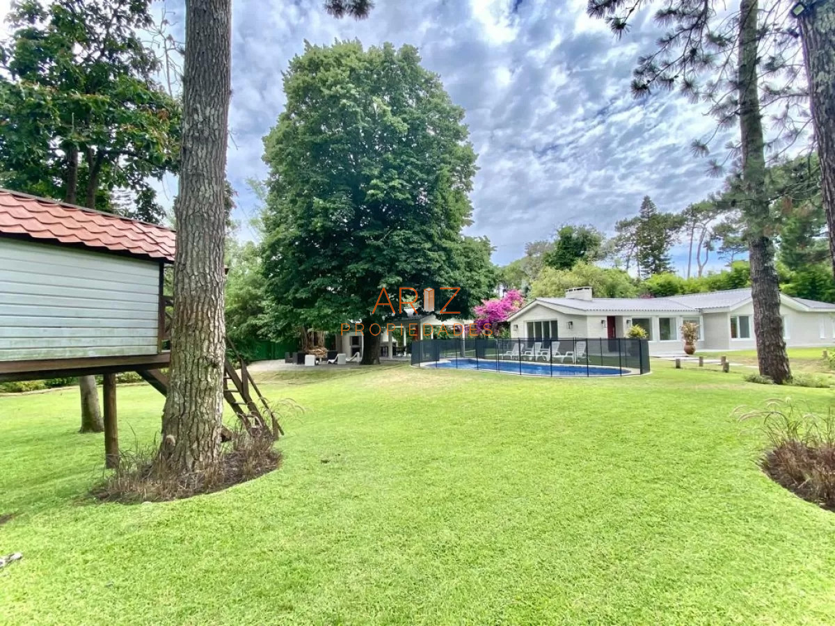 Casa ID.2060 - Casa en Alquiler verano temporada de 4 dormitorios en Playa Mansa , Punta del este , Maldonado 