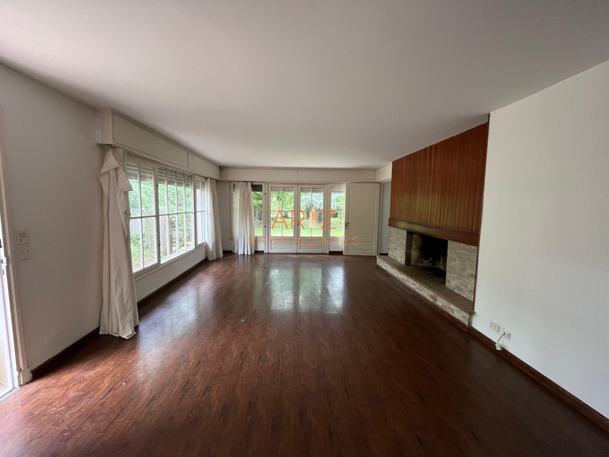 Casa ID.1628 - ALQUILER ANUAL Y VENTA Chalet de 3 dormitorios mas dependencia en zona residencial