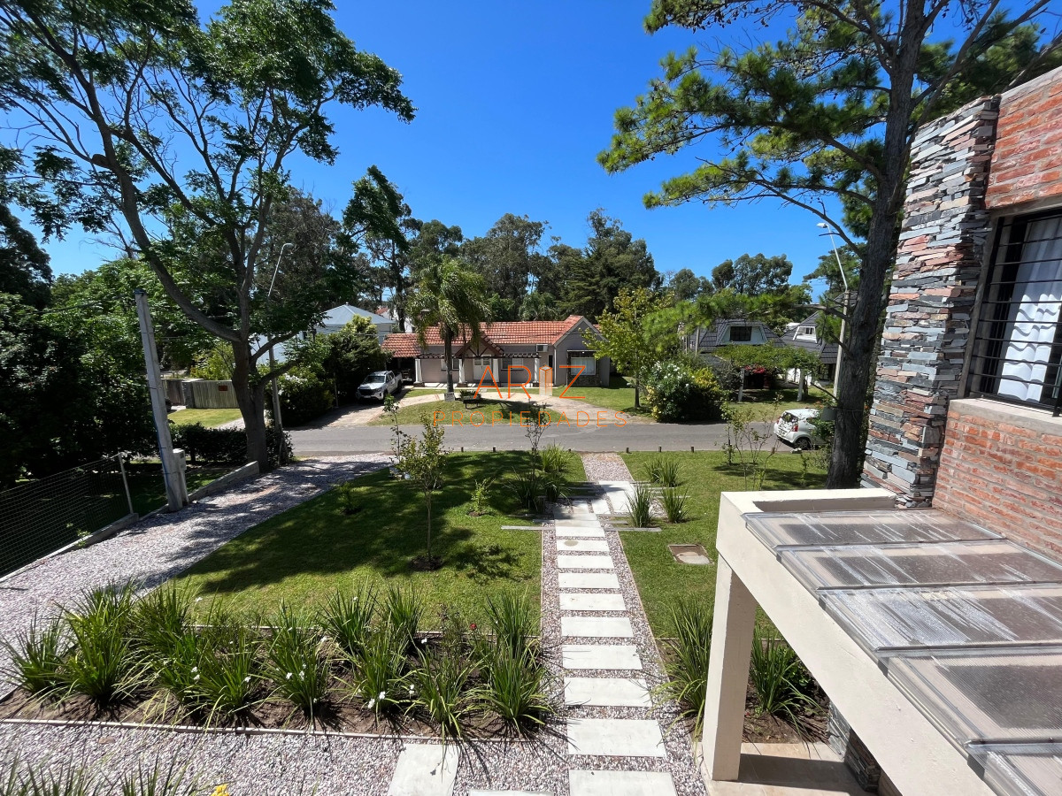 Casa ID.1861 - Casa de 3 dormitorios en Alquiler ANUAL en Playa Brava , Rincon del Indio , Punta del este 