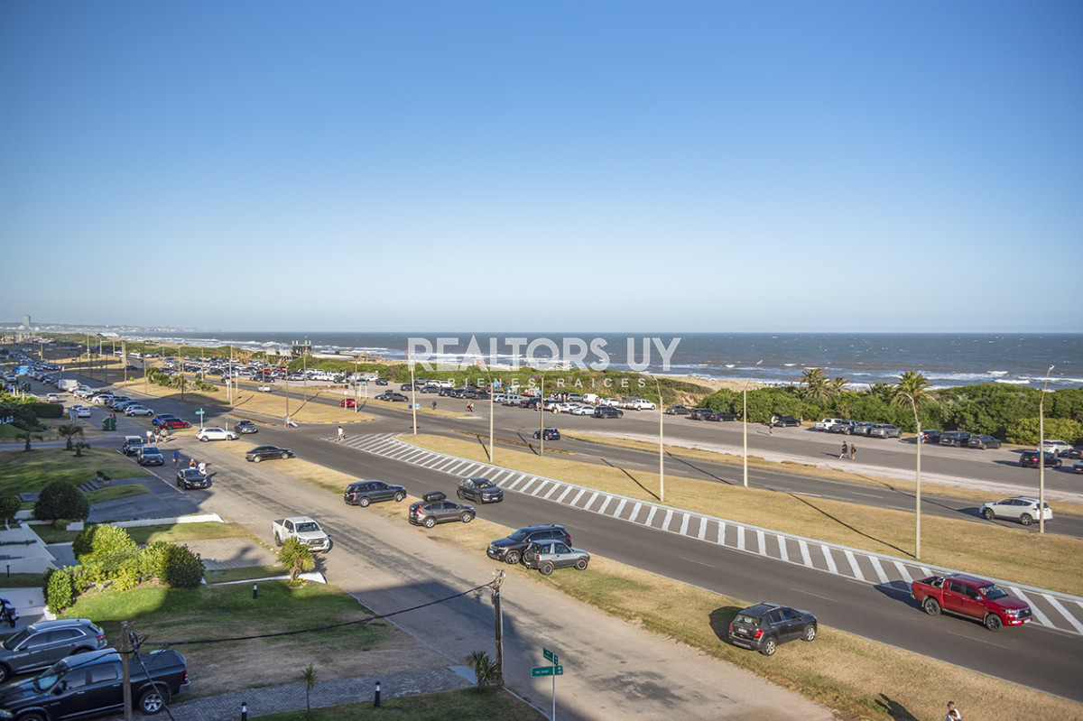 Apartamento ID.459 - Apartamento Penthouse, frente al mar, playa brava, 3 dormitorios con hermosa vista