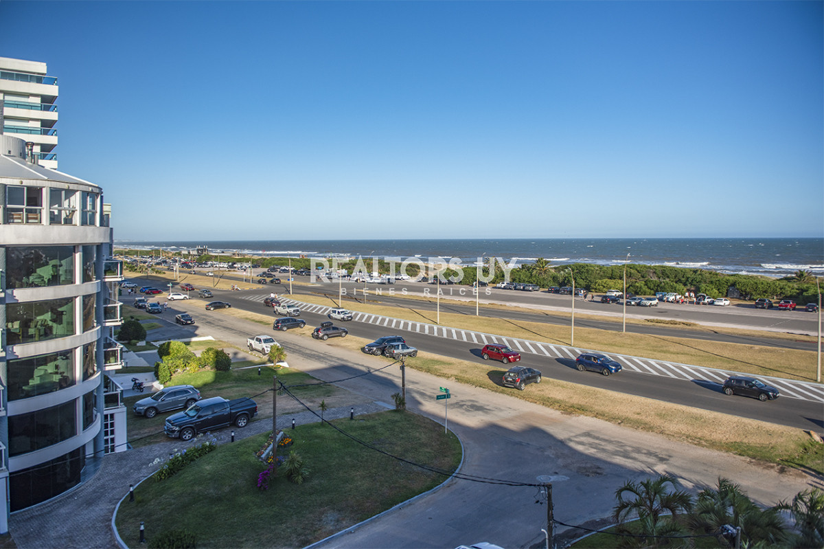 Apartamento ID.459 - Apartamento Penthouse, frente al mar, playa brava, 3 dormitorios con hermosa vista