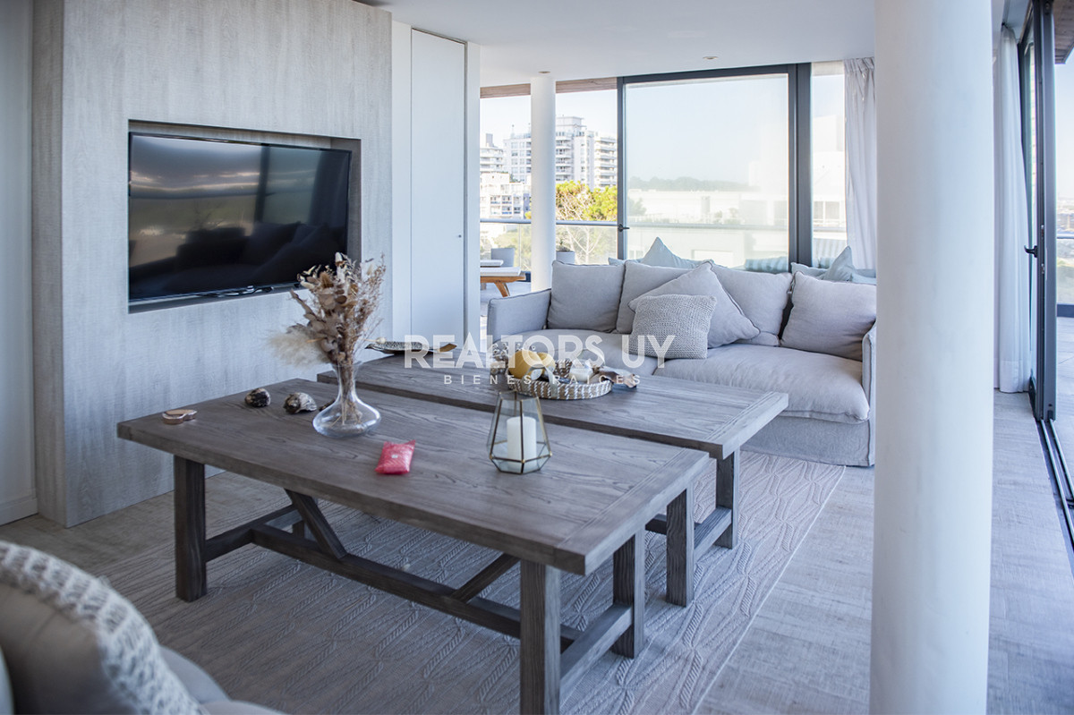 Apartamento ID.459 - Apartamento Penthouse, frente al mar, playa brava, 3 dormitorios con hermosa vista