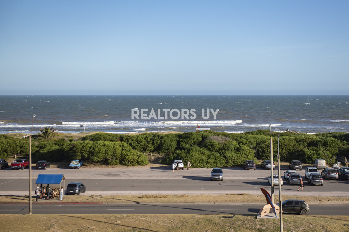 Apartamento ID.459 - Apartamento Penthouse, frente al mar, playa brava, 3 dormitorios con hermosa vista