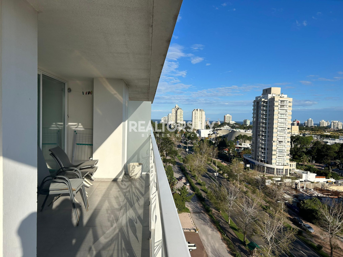 Apartamento ID.107 - Apartamento en Venta de 2 dormitorios en Av. Roosevelt , Punta del este 