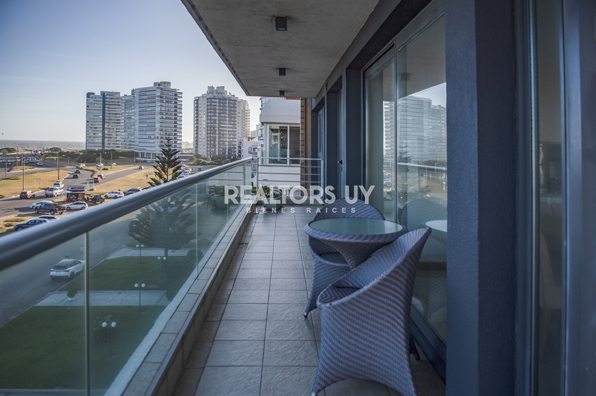 Apartamento ID.459 - Apartamento Penthouse, frente al mar, playa brava, 3 dormitorios con hermosa vista