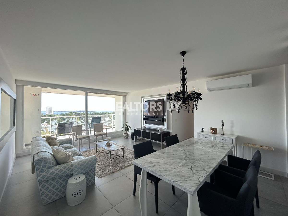 Apartamento ID.107 - Apartamento en Venta de 2 dormitorios en Av. Roosevelt , Punta del este 