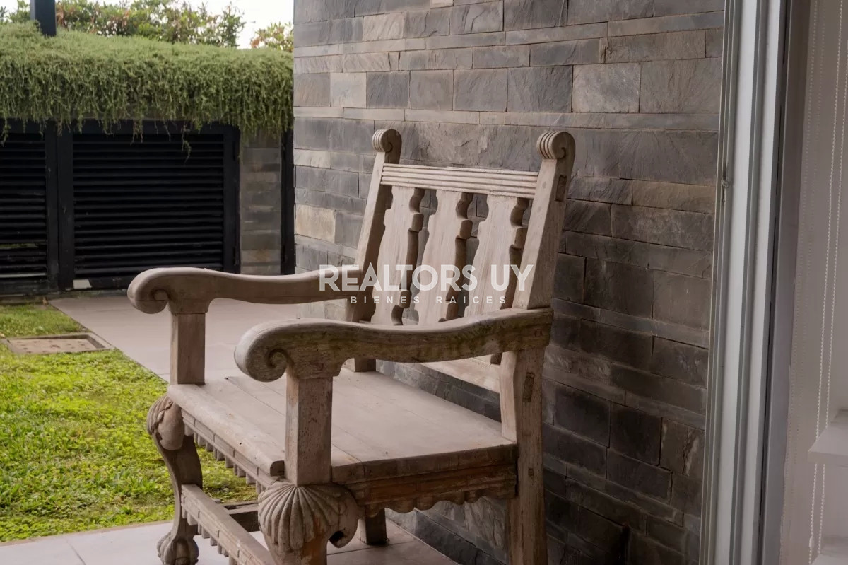 Apartamento ID.460 - Vende impecable departamento, comodo e iluminado de 3 dormitorios en Peninsula..