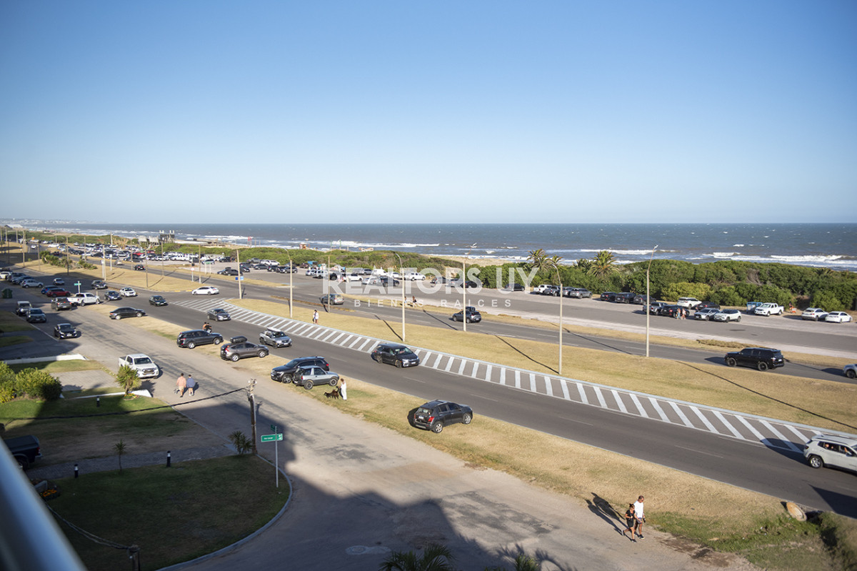 Apartamento ID.459 - Apartamento Penthouse, frente al mar, playa brava, 3 dormitorios con hermosa vista