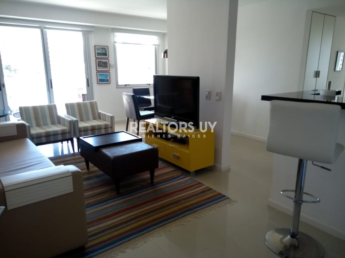 Apartamento ID.493 - Vende apartamento de 2 dormitorios y medio, Punta del Este 