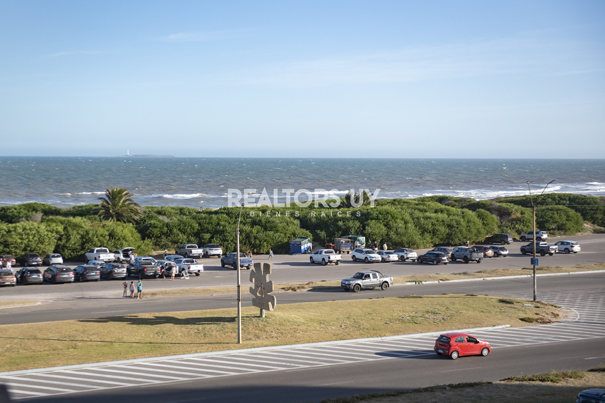 Apartamento ID.459 - Apartamento Penthouse, frente al mar, playa brava, 3 dormitorios con hermosa vista