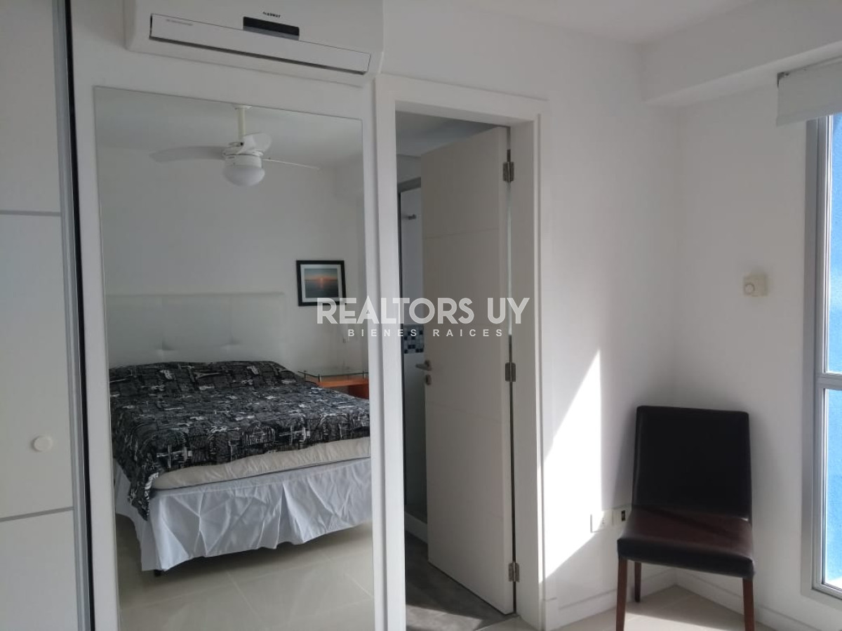 Apartamento ID.493 - Vende apartamento de 2 dormitorios y medio, Punta del Este 