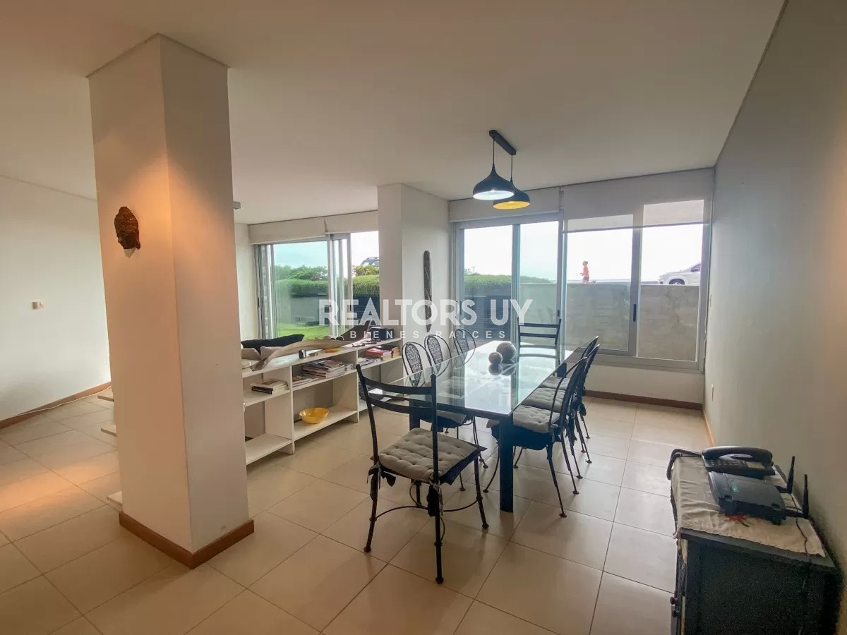 Apartamento ID.460 - Vende impecable departamento, comodo e iluminado de 3 dormitorios en Peninsula..