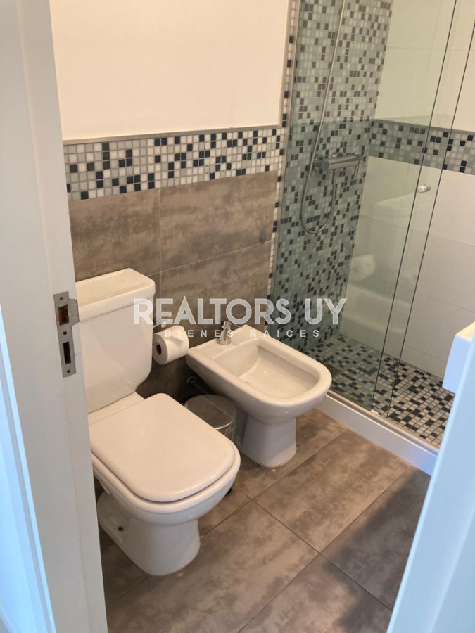 Apartamento ID.493 - Vende apartamento de 2 dormitorios y medio, Punta del Este 