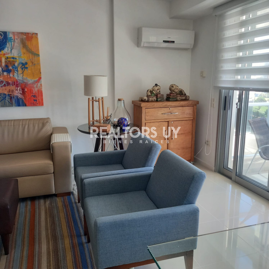 Apartamento ID.493 - Vende apartamento de 2 dormitorios y medio, Punta del Este 