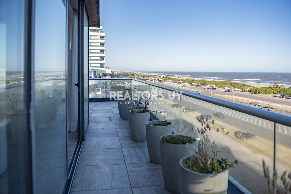 Apartamento ID.459 - Apartamento Penthouse, frente al mar, playa brava, 3 dormitorios con hermosa vista