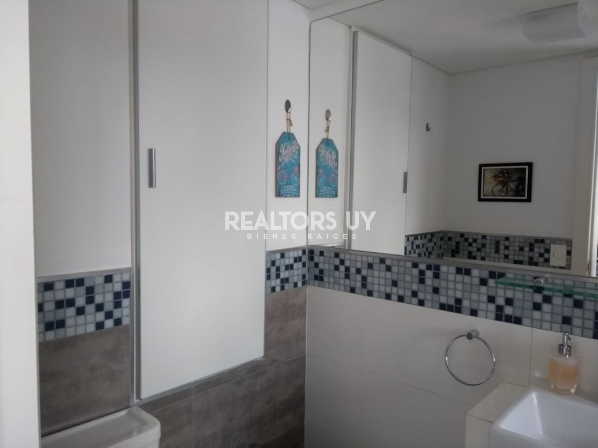 Apartamento ID.493 - Vende apartamento de 2 dormitorios y medio, Punta del Este 