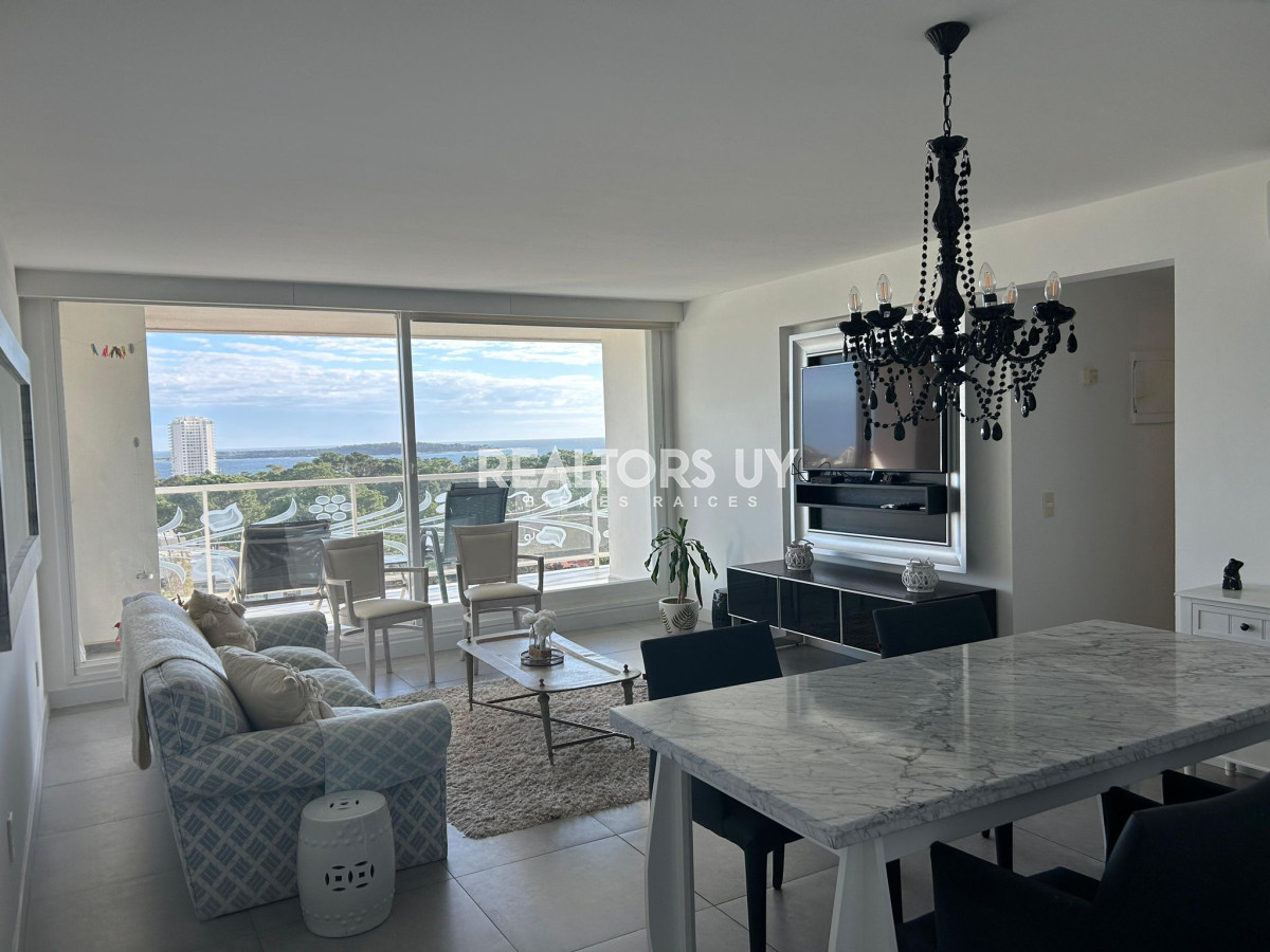 Apartamento ID.107 - Apartamento en Venta de 2 dormitorios en Av. Roosevelt , Punta del este 