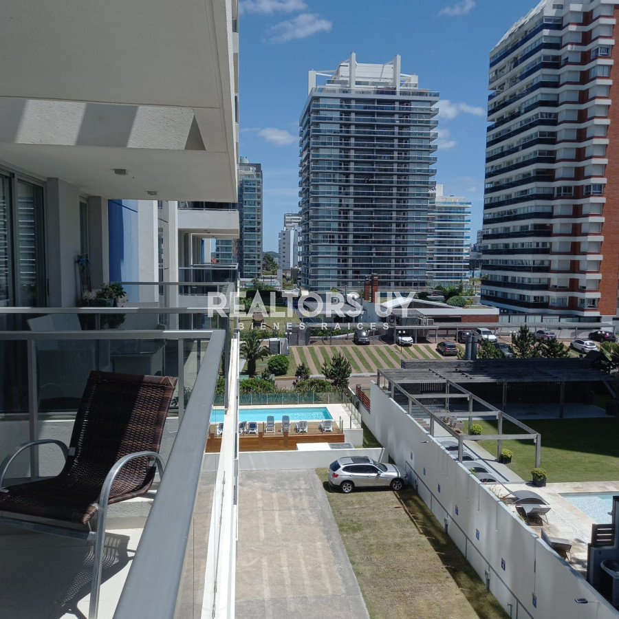 Apartamento ID.493 - Vende apartamento de 2 dormitorios y medio, Punta del Este 