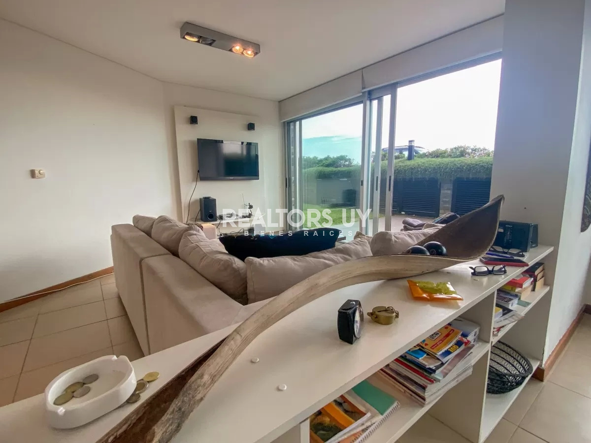 Apartamento ID.460 - Vende impecable departamento, comodo e iluminado de 3 dormitorios en Peninsula..