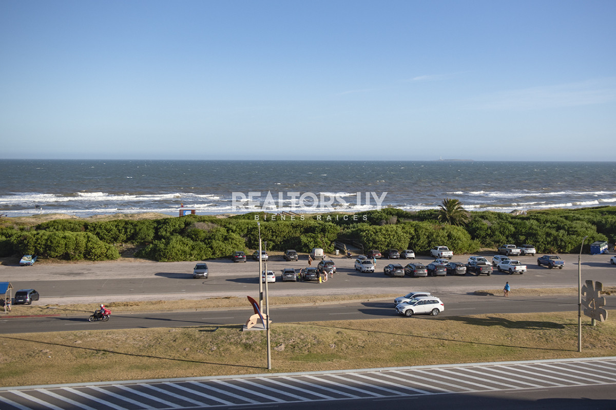 Apartamento ID.459 - Apartamento Penthouse, frente al mar, playa brava, 3 dormitorios con hermosa vista