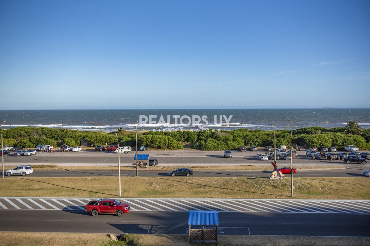 Apartamento ID.459 - Apartamento Penthouse, frente al mar, playa brava, 3 dormitorios con hermosa vista