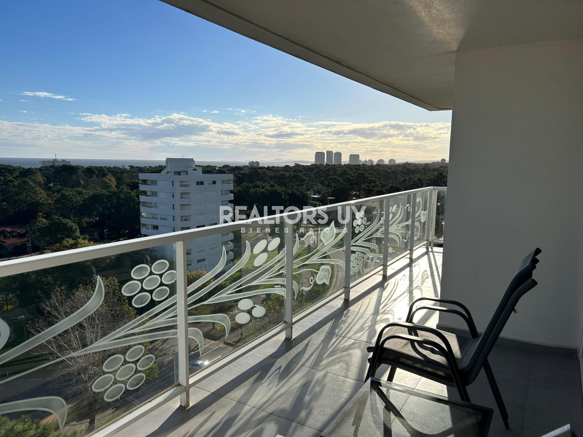 Apartamento ID.107 - Apartamento en Venta de 2 dormitorios en Av. Roosevelt , Punta del este 
