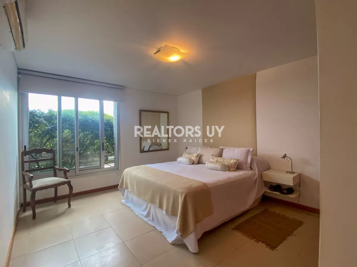 Apartamento ID.460 - Vende impecable departamento, comodo e iluminado de 3 dormitorios en Peninsula..
