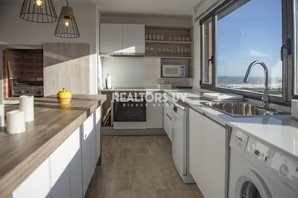 Apartamento ID.459 - Apartamento Penthouse, frente al mar, playa brava, 3 dormitorios con hermosa vista